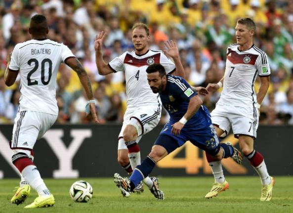 在上海旅游的奇塔迪尼重返海港俱乐部，拜访昔日教练和队友