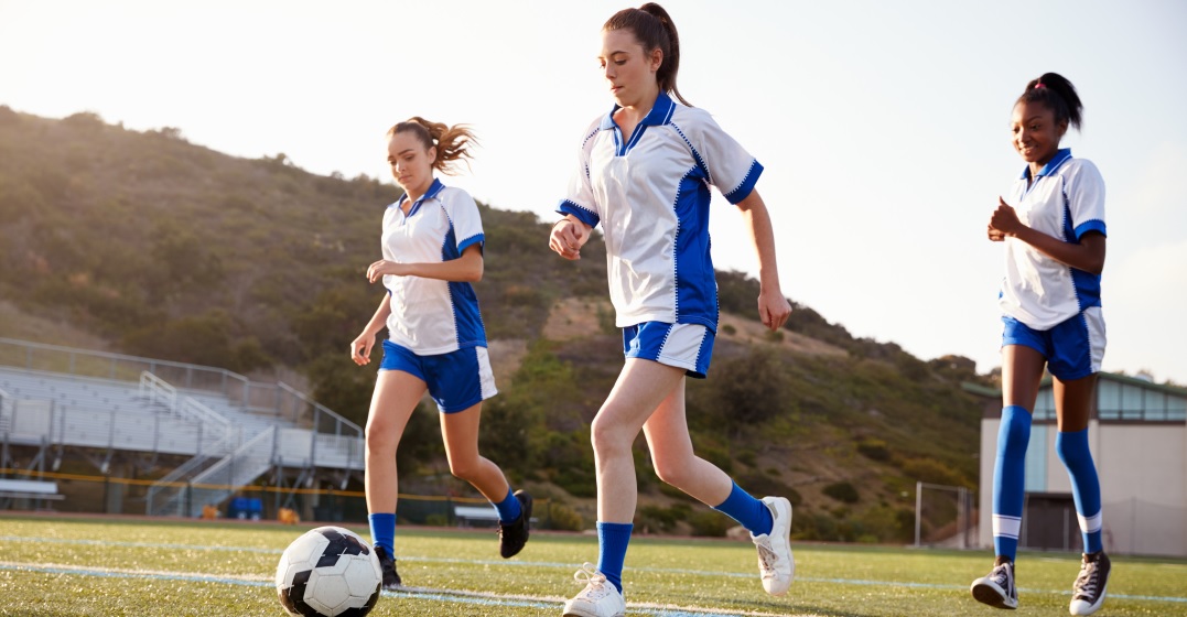 太阳vs马刺前瞻：布克对决福克斯，谁能带队延续连胜步伐？